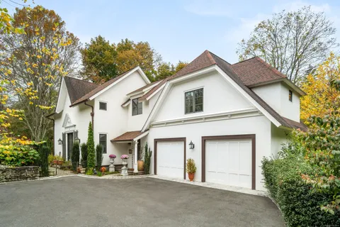 $1,995,000 | 15 Cross Highway, Westport, CT 06880
