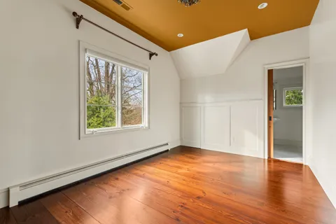 $1,995,000 | 15 Cross Highway, Westport, CT 06880