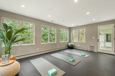 $1,995,000 | 15 Cross Highway, Westport, CT 06880