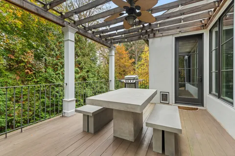 $1,995,000 | 15 Cross Highway, Westport, CT 06880