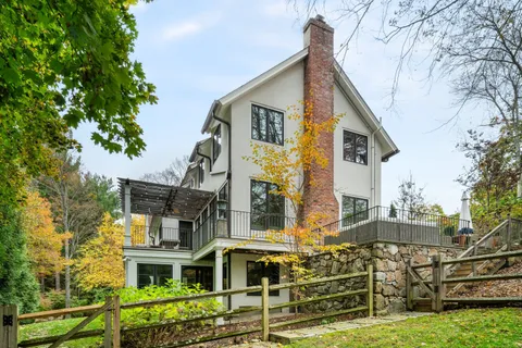 $1,995,000 | 15 Cross Highway, Westport, CT 06880