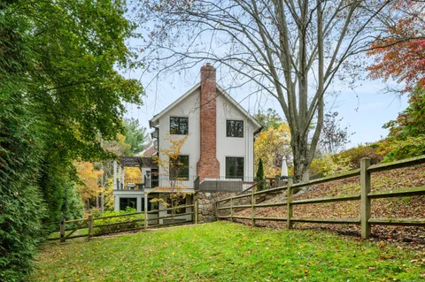 $1,995,000 | 15 Cross Highway, Westport, CT 06880