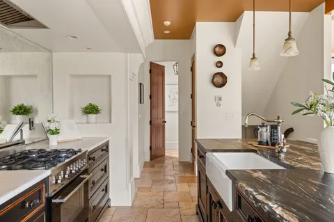 $1,995,000 | 15 Cross Highway, Westport, CT 06880