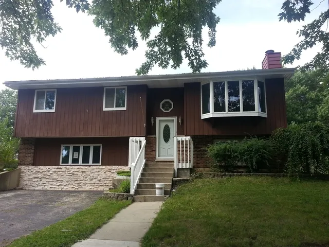 $3,000 | 830 Division Street, South Elgin, IL 60177