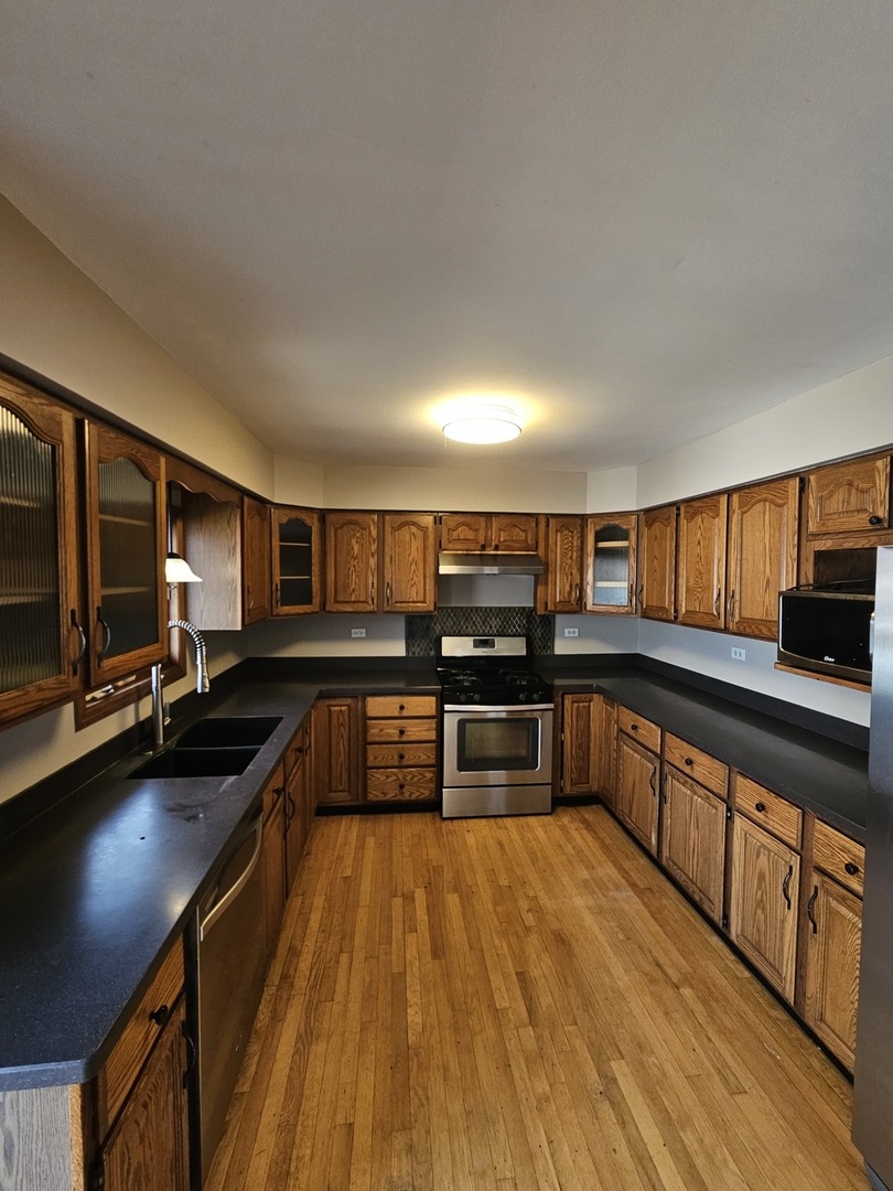 830 Division Street South Elgin, IL 60177 - Photo 17 of 23