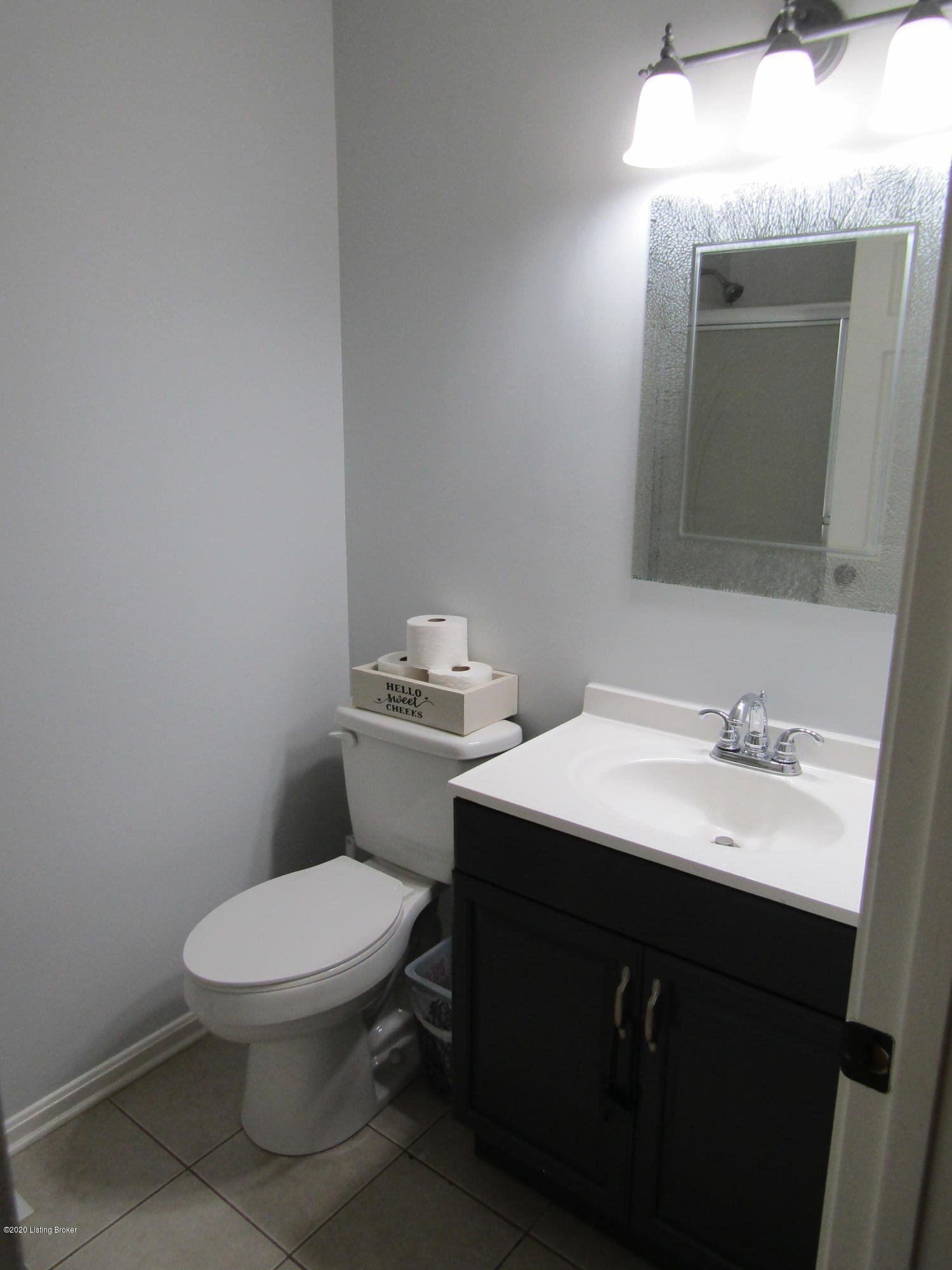 6002 Hurstview Road Louisville, KY 40291 - Photo 10 of 20 Hall Full Bath