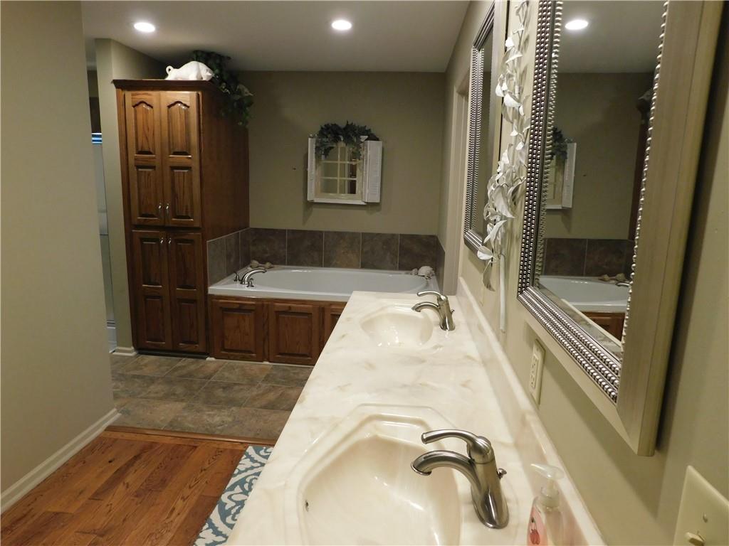 186 Northeast 901p Road Clinton, MO 64735 - Photo 21 of 87 Gallery Image 21