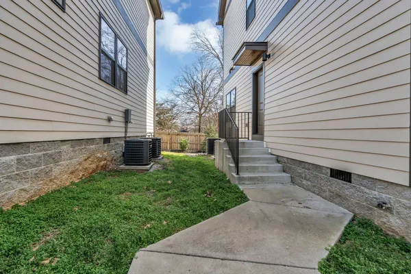 $3,400 | 405 Marshall Street, Unit 3, Nashville, TN 37207