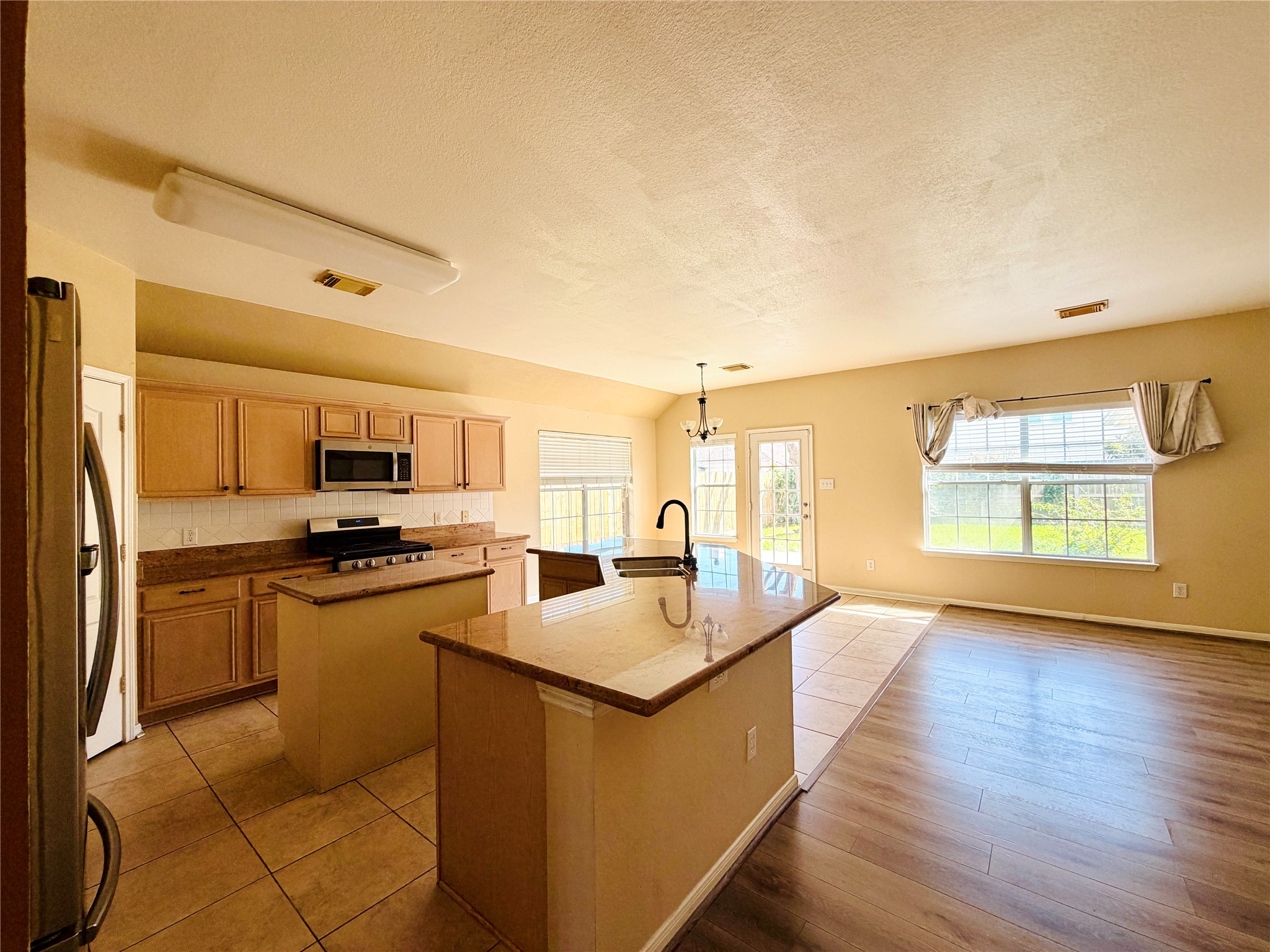 3815 Beacon's View Friendswood, TX 77546 - Photo 8 of 28