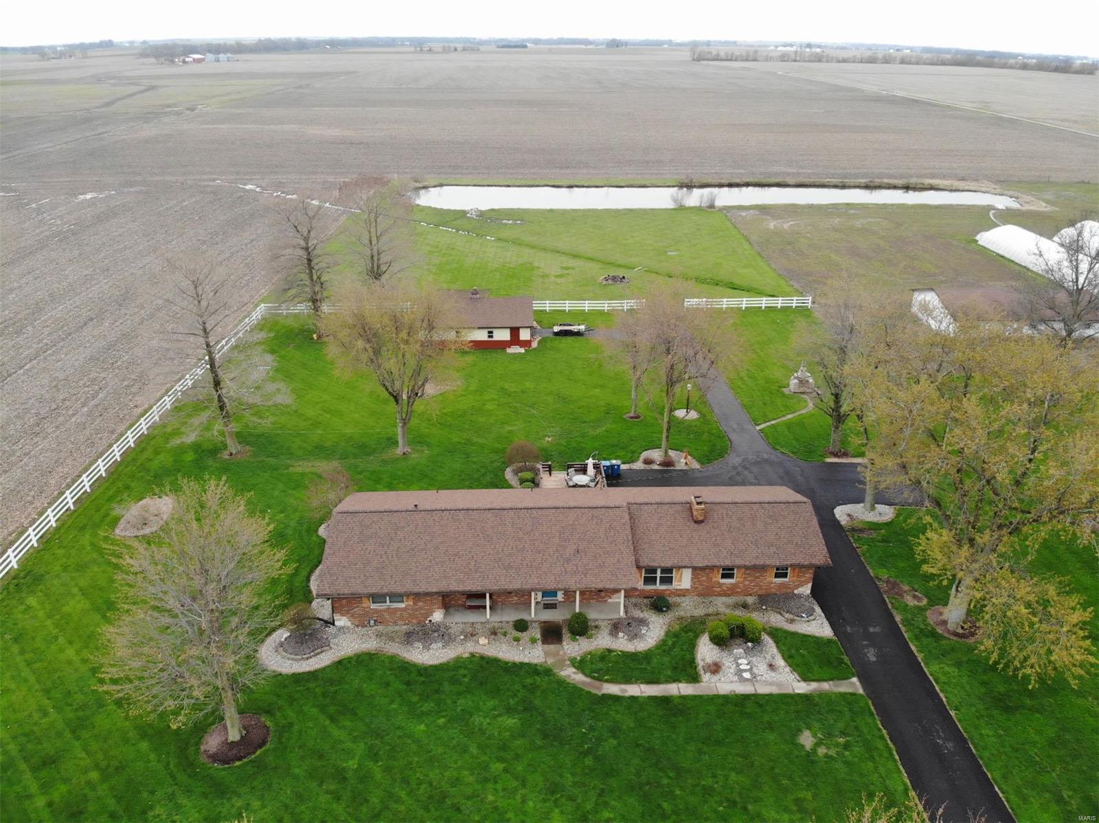 12136 Highland Road Highland, IL 62249 - Photo 2 of 36