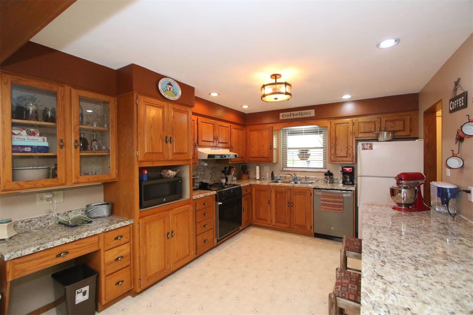 12136 Highland Road Highland, IL 62249 - Photo 21 of 36