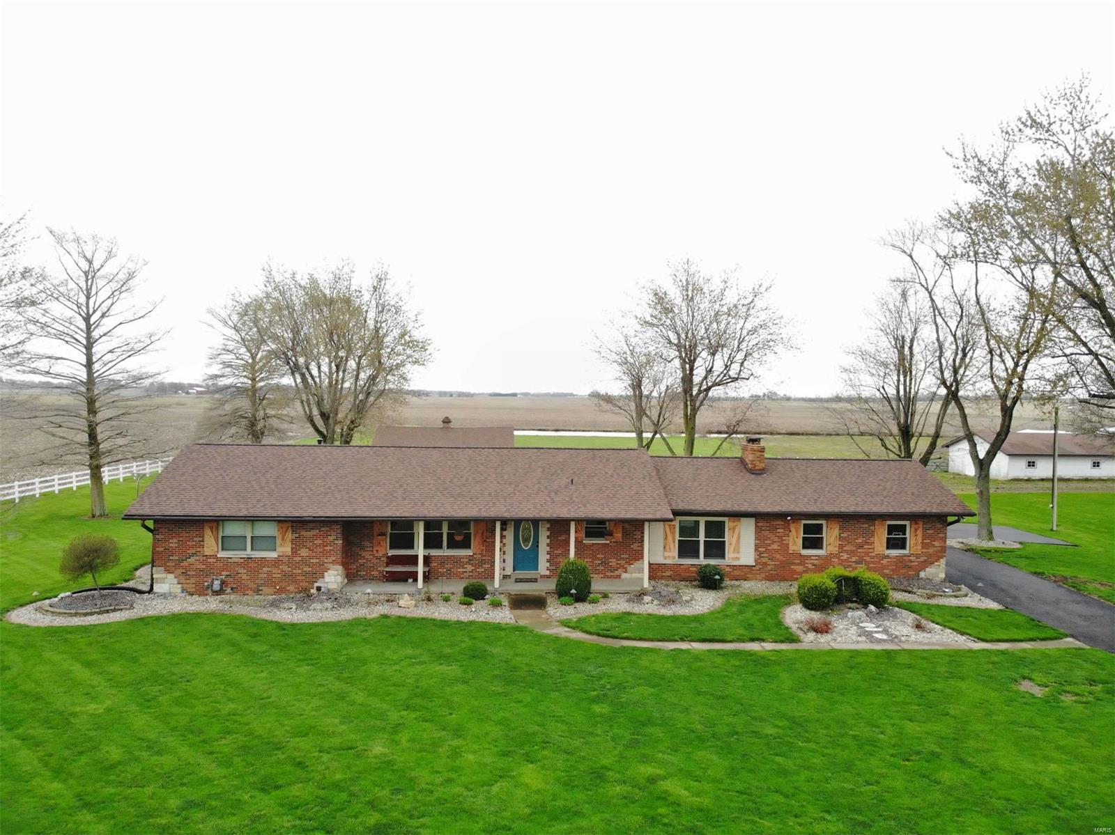 12136 Highland Road Highland, IL 62249 - Photo 3 of 36