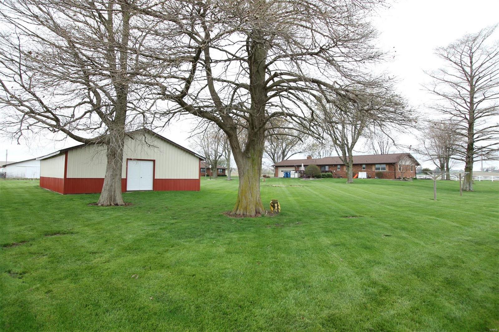 12136 Highland Road Highland, IL 62249 - Photo 33 of 36