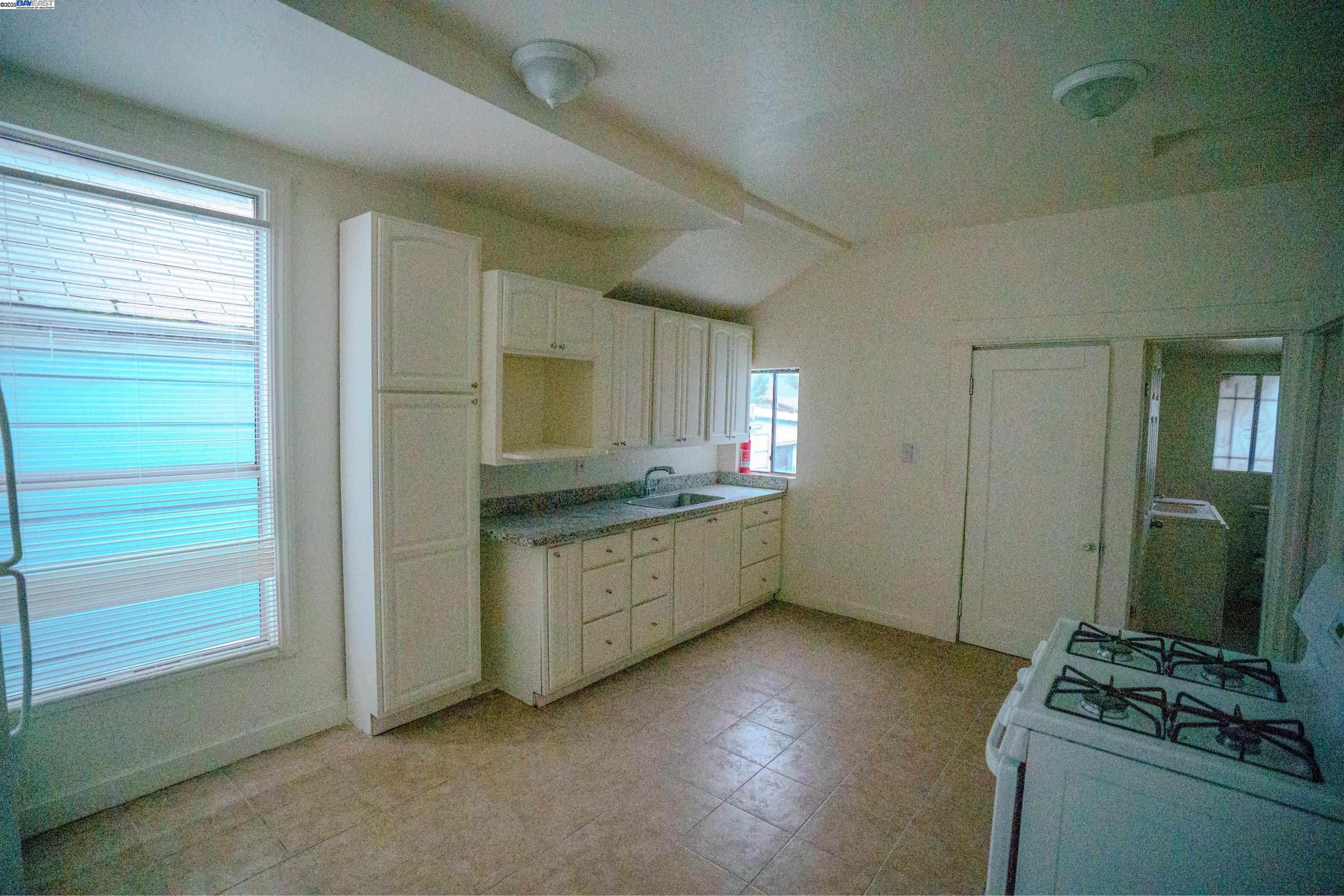 866 Isabella Street Oakland, CA 94607 - Photo 13 of 17