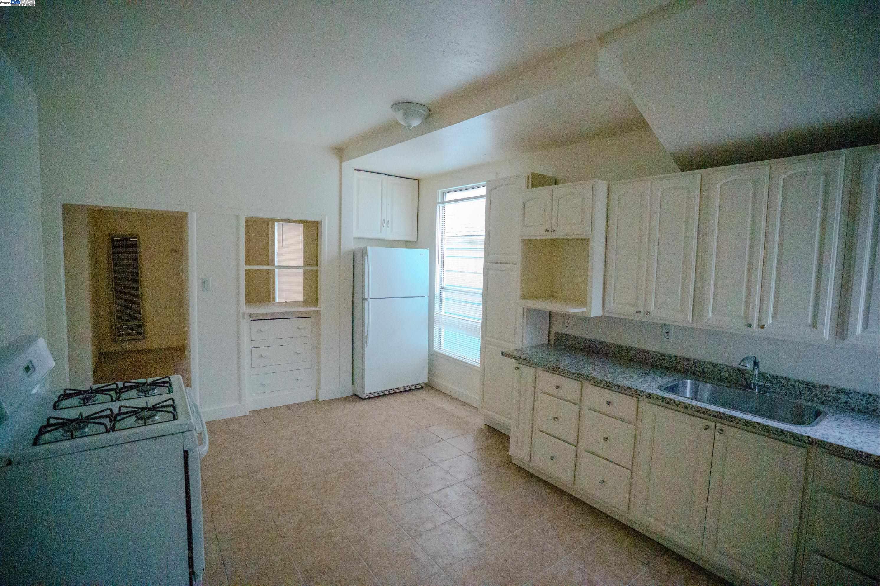 866 Isabella Street Oakland, CA 94607 - Photo 14 of 17