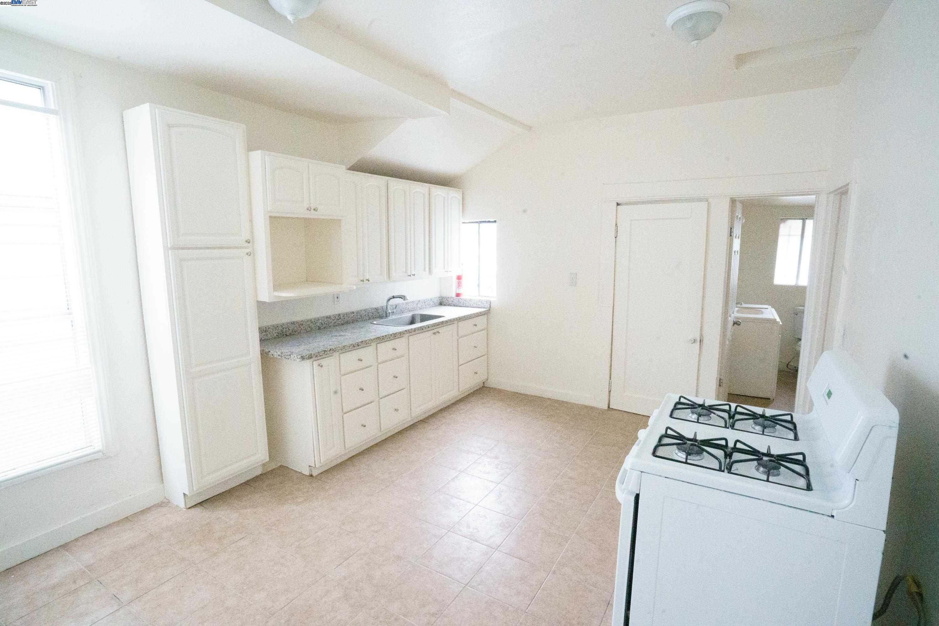 866 Isabella Street Oakland, CA 94607 - Photo 2 of 17