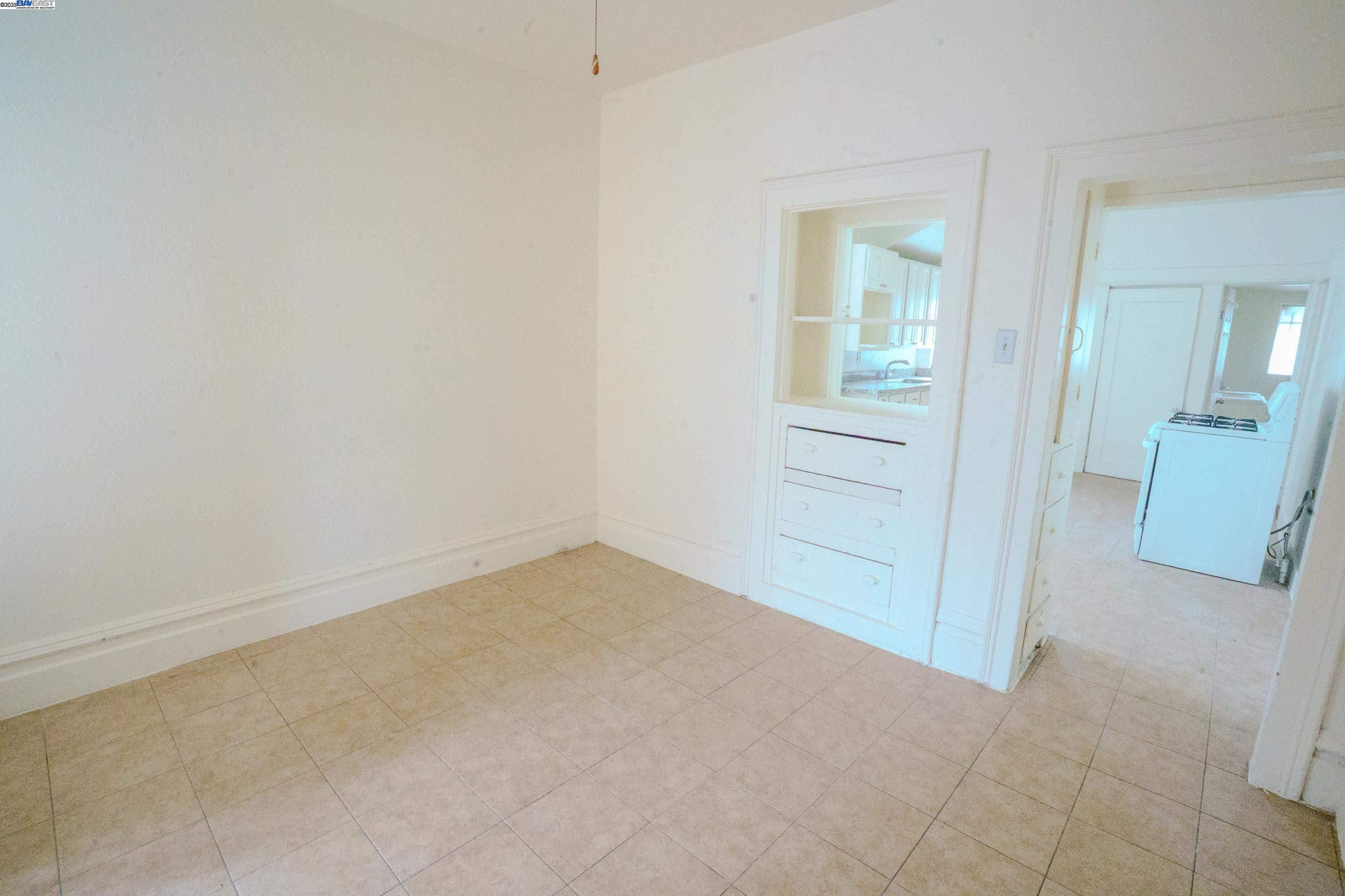 866 Isabella Street Oakland, CA 94607 - Photo 3 of 17