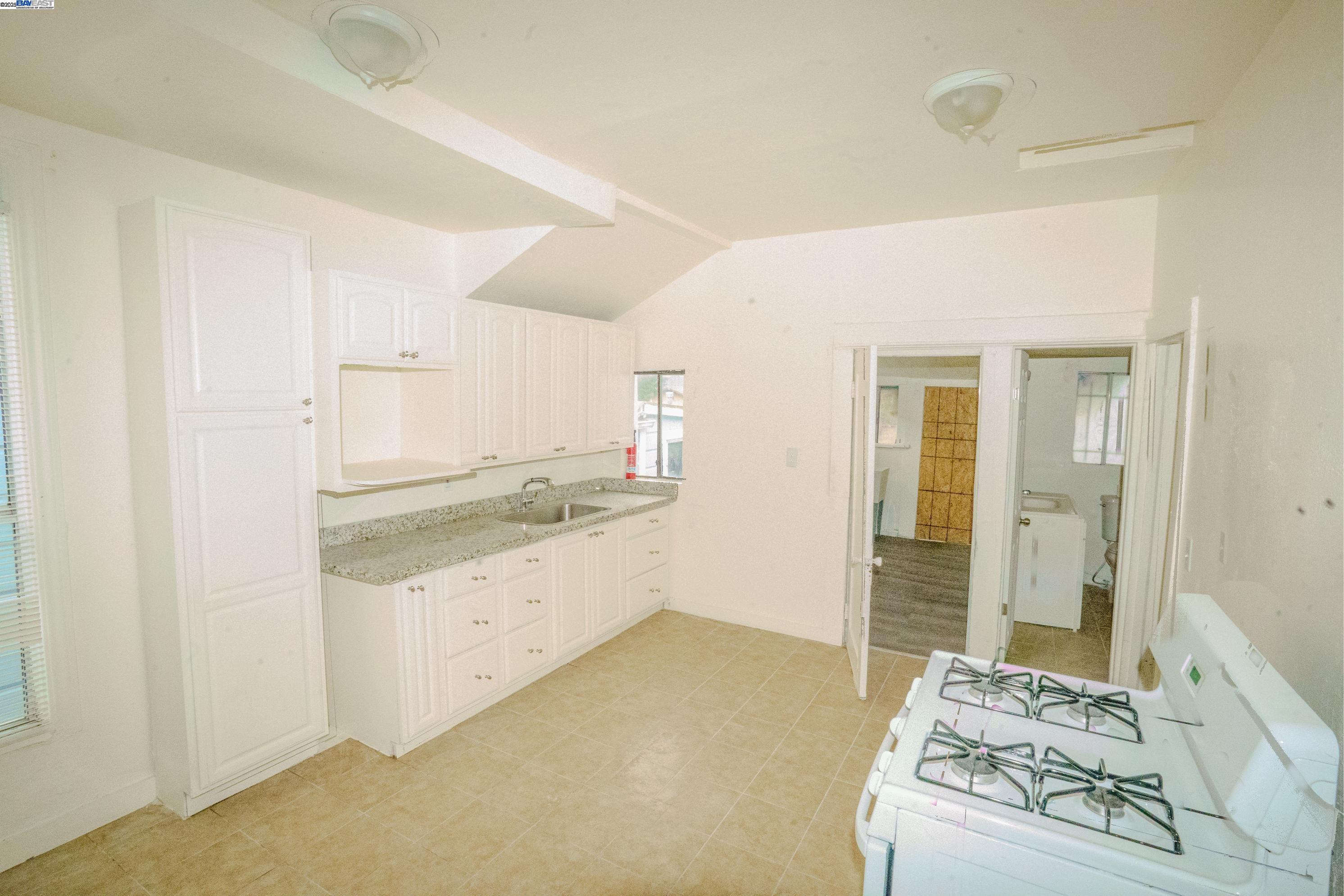 866 Isabella Street Oakland, CA 94607 - Photo 5 of 17