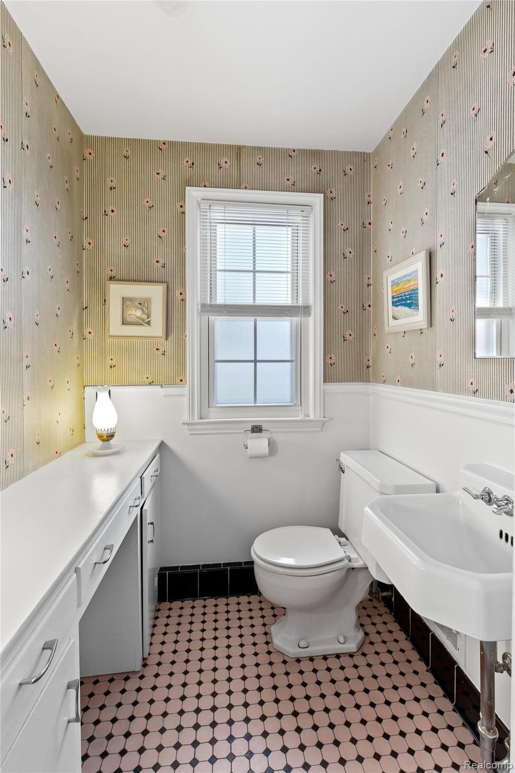 20475 Picadilly Road Detroit, MI 48221 - Photo 15 of 29 Powder Room & Lavoratory-Entry