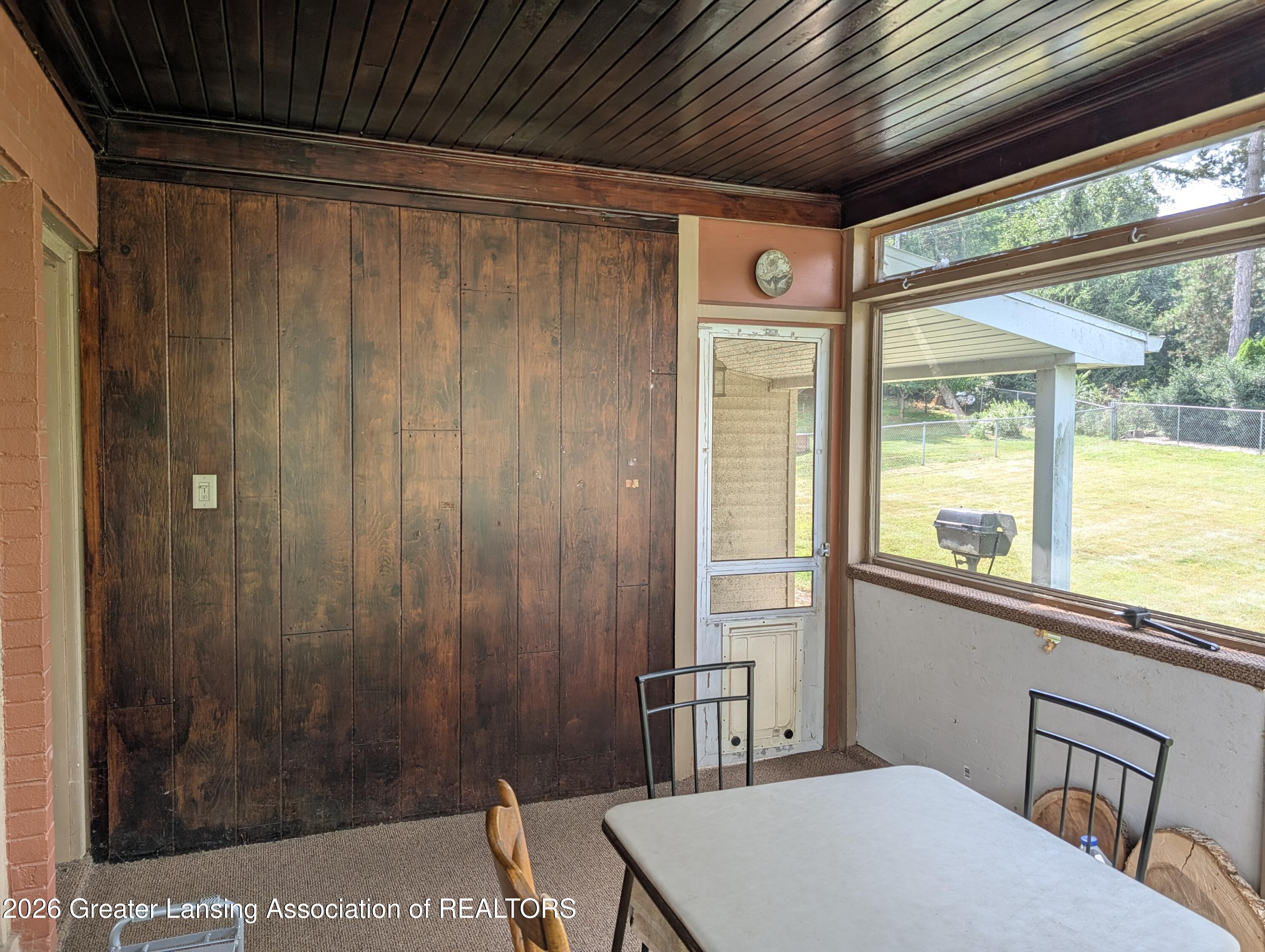 2112 Cumberland Road Lansing, MI 48906 - Photo 4 of 77 PXL_20260728_200214009.RAW-01