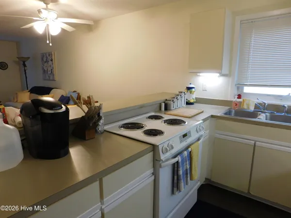 $1,300 | 1202 Harbourside Drive, Unit 1201, New Bern, NC 28560