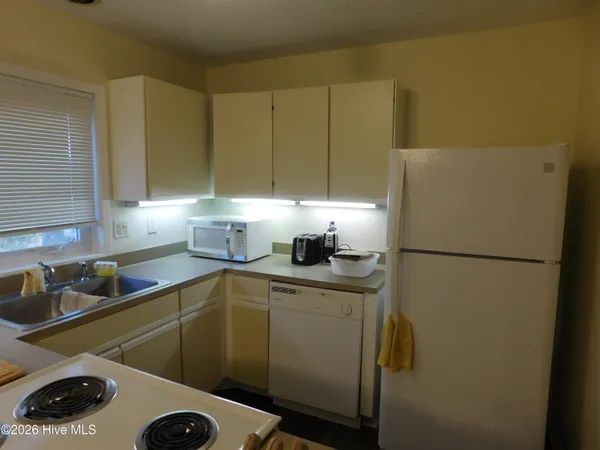 $1,300 | 1202 Harbourside Drive, Unit 1201, New Bern, NC 28560