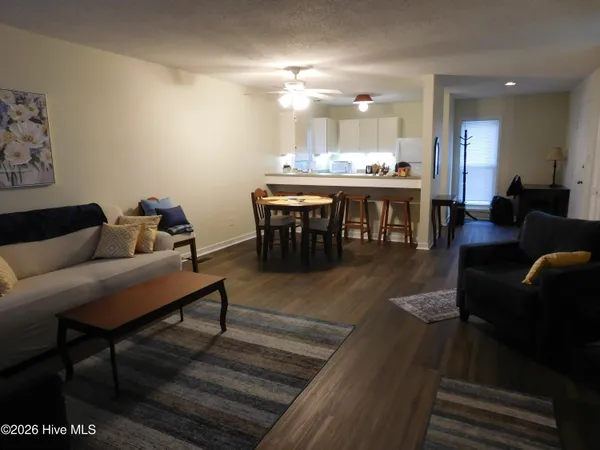 $1,300 | 1202 Harbourside Drive, Unit 1201, New Bern, NC 28560