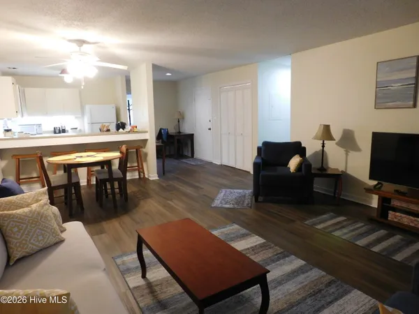 $1,300 | 1202 Harbourside Drive, Unit 1201, New Bern, NC 28560