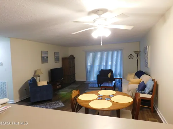 $1,300 | 1202 Harbourside Drive, Unit 1201, New Bern, NC 28560