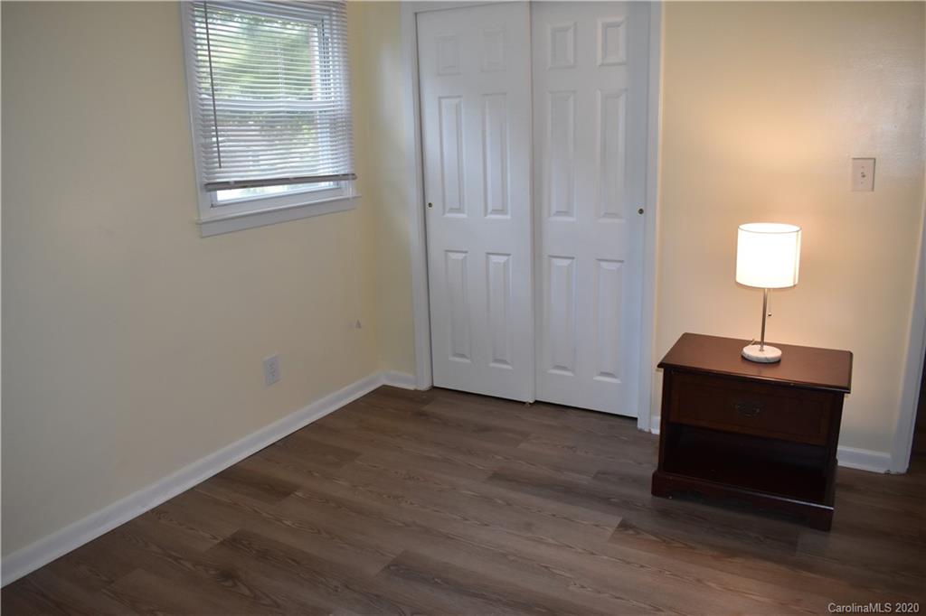 3816 Farmview Road Charlotte, NC 28205 - Photo 9 of 11 a room with a bench and a lamp