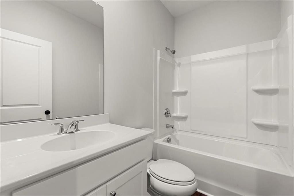 741 Payton Lane Acworth, GA 30102 - Photo 33 of 36 a bathroom with a sink toilet and a bathtub