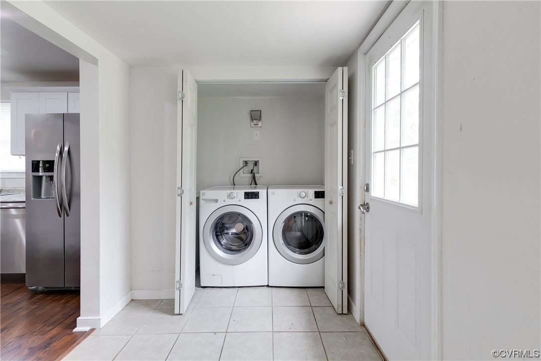 4144 Broad St Road Gum Spring, VA 23065 - Photo 20 of 34 a utility room with dryer and washer