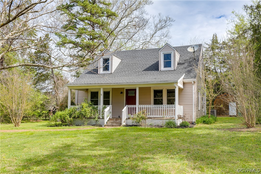 4144 Broad St Road Gum Spring, VA 23065 - Photo 3 of 34 front view of house with a yard