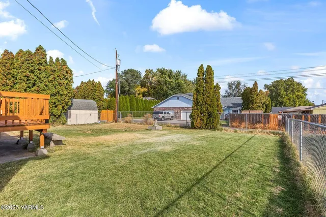 $305,000 | 1407 South 20th Avenue, Yakima, WA 98902