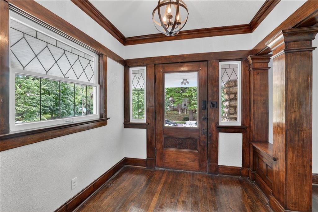 3304 West Coleman Road Kansas City, MO 64111 - Photo 3 of 20