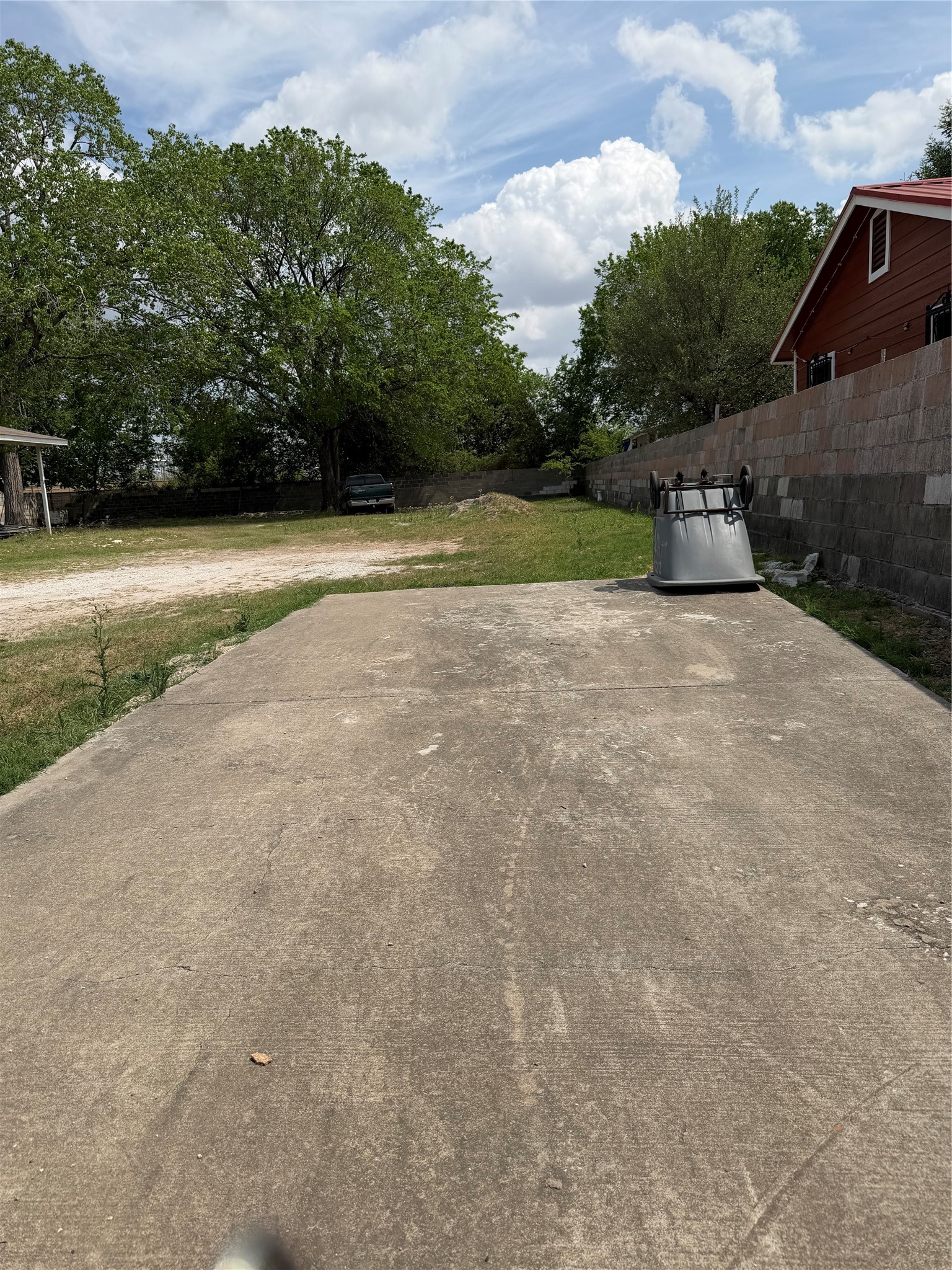1125 Brookswood Avenue Austin, TX 78721 - Photo 2 of 6 a view of outdoor space and yard