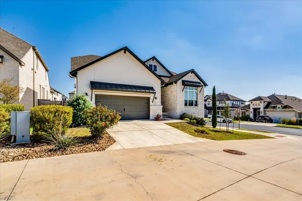 a view of a house with backyard and sitting area