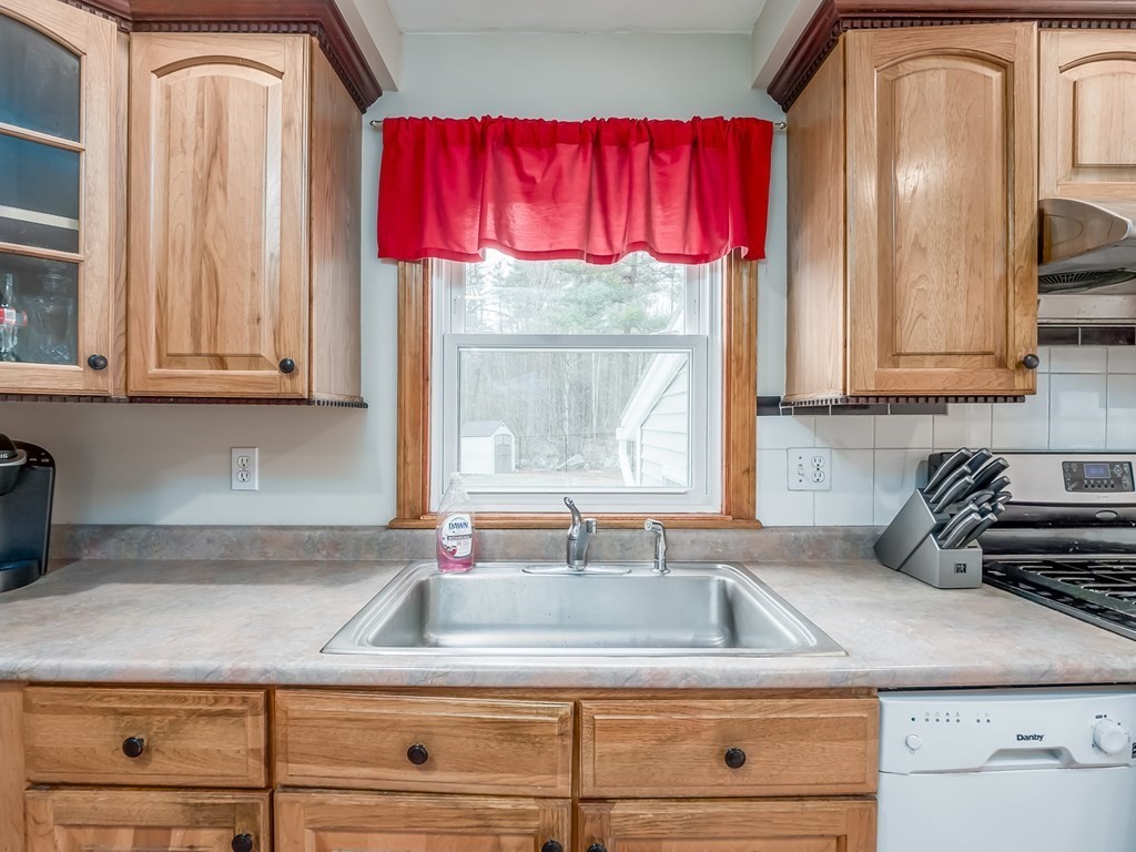311 Dunstable Road Chelmsford, MA 01863 - Photo 11 of 41