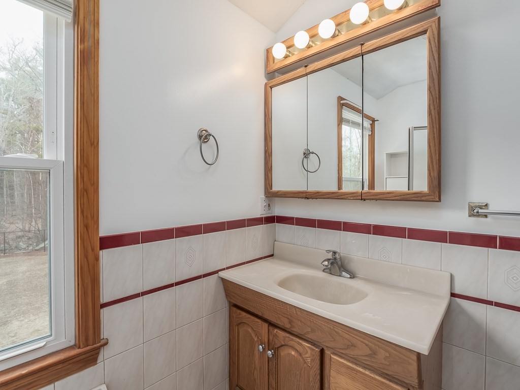311 Dunstable Road Chelmsford, MA 01863 - Photo 15 of 41
