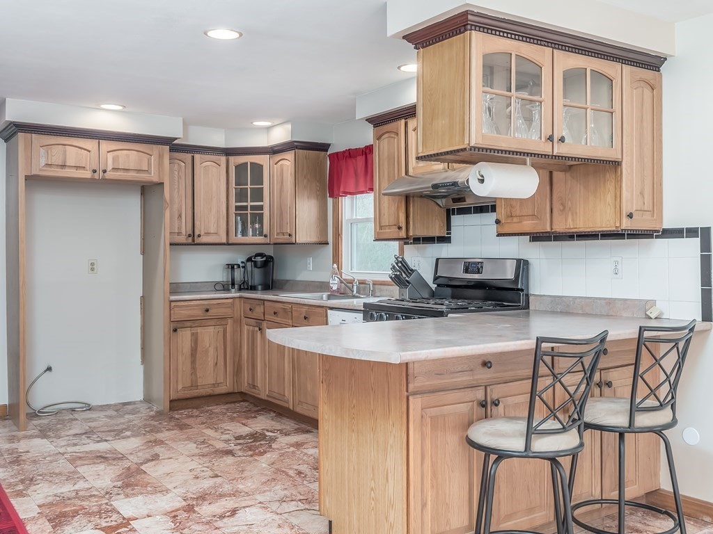 311 Dunstable Road Chelmsford, MA 01863 - Photo 7 of 41