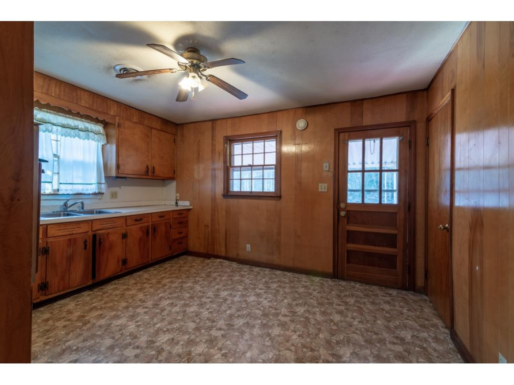 204 Springdale Road Bristol, TN 37620 - Photo 6 of 13 Photo 6