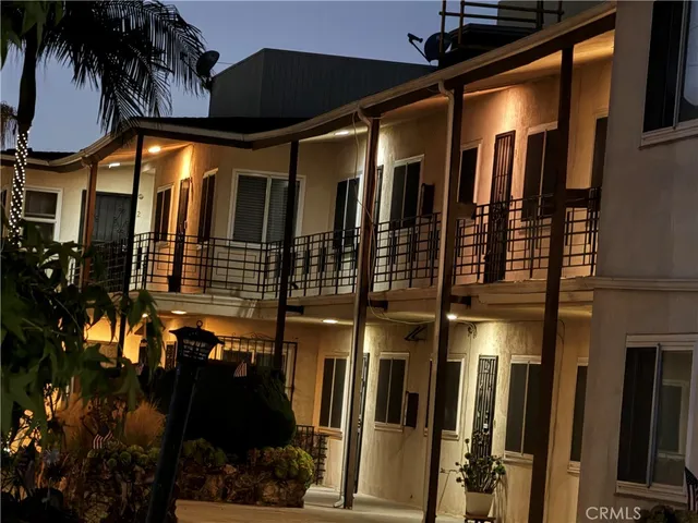 $349,000 | 721 Larch Street, Unit 11, Inglewood, CA 90301