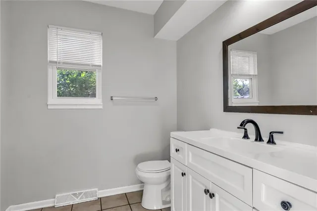 $270,000 | 841 Northwest 69th Place, Kansas City, MO 64118