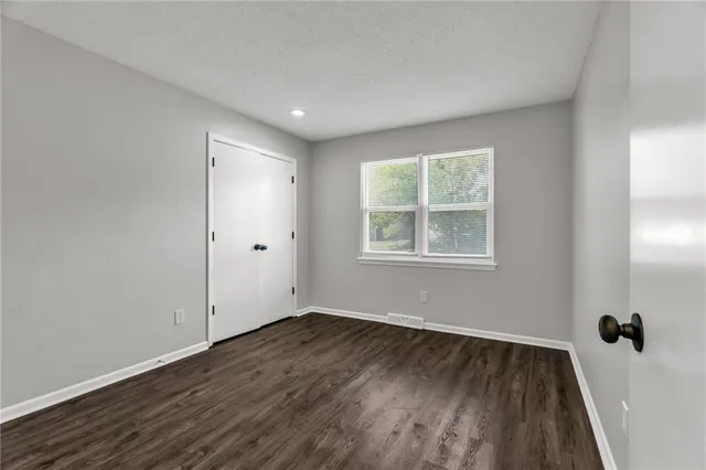 $270,000 | 841 Northwest 69th Place, Kansas City, MO 64118