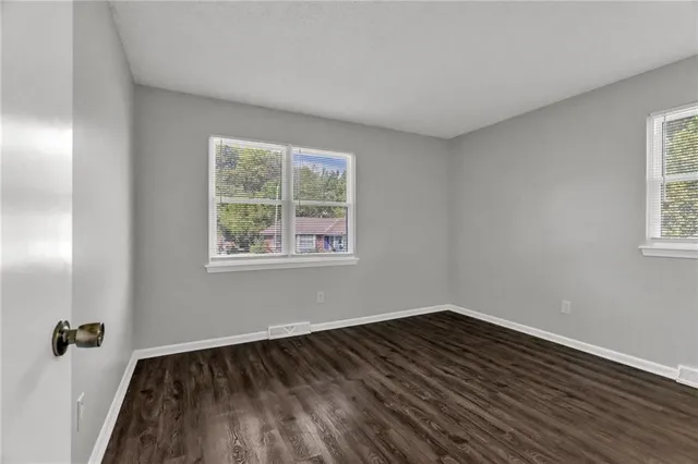 $270,000 | 841 Northwest 69th Place, Kansas City, MO 64118