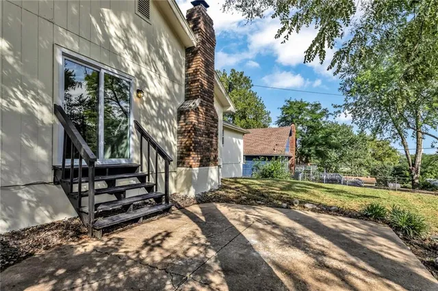 $270,000 | 841 Northwest 69th Place, Kansas City, MO 64118