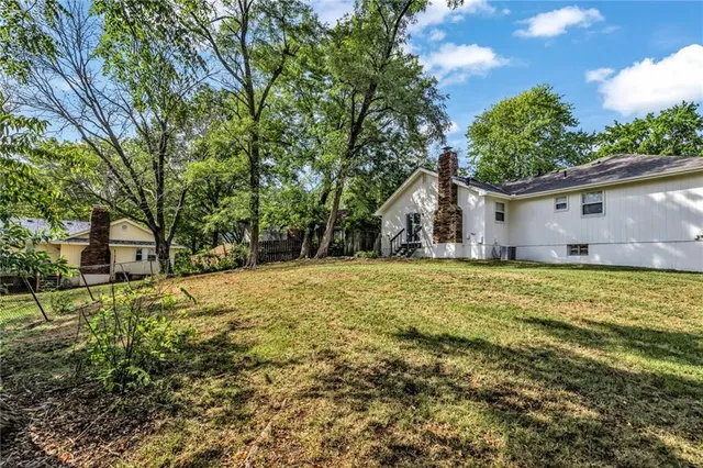 $270,000 | 841 Northwest 69th Place, Kansas City, MO 64118