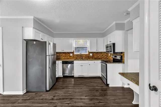 $270,000 | 841 Northwest 69th Place, Kansas City, MO 64118