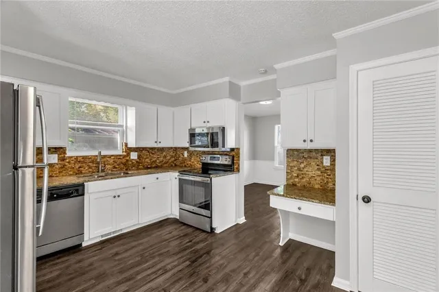 $270,000 | 841 Northwest 69th Place, Kansas City, MO 64118