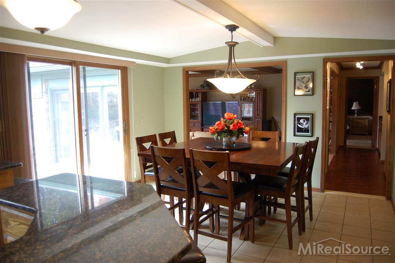 1833 Jason Circle Rochester, MI 48306 - Photo 12 of 29 31203423-11.JPG